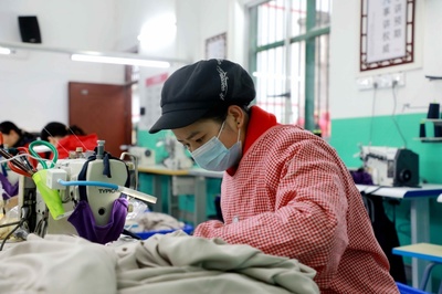 上林縣 服裝廠開在家門口，村民就業有保障